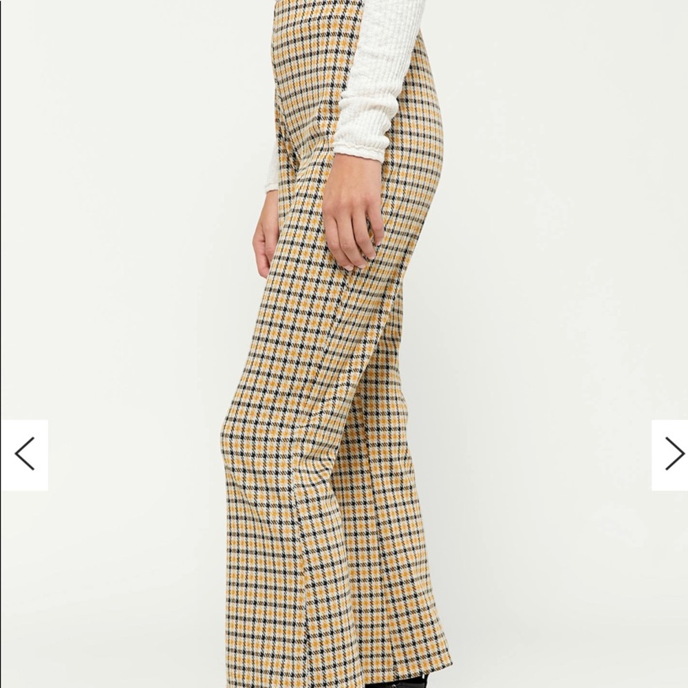 URBAN OUTFITTERS Yellow stripe pants w 2 pockets